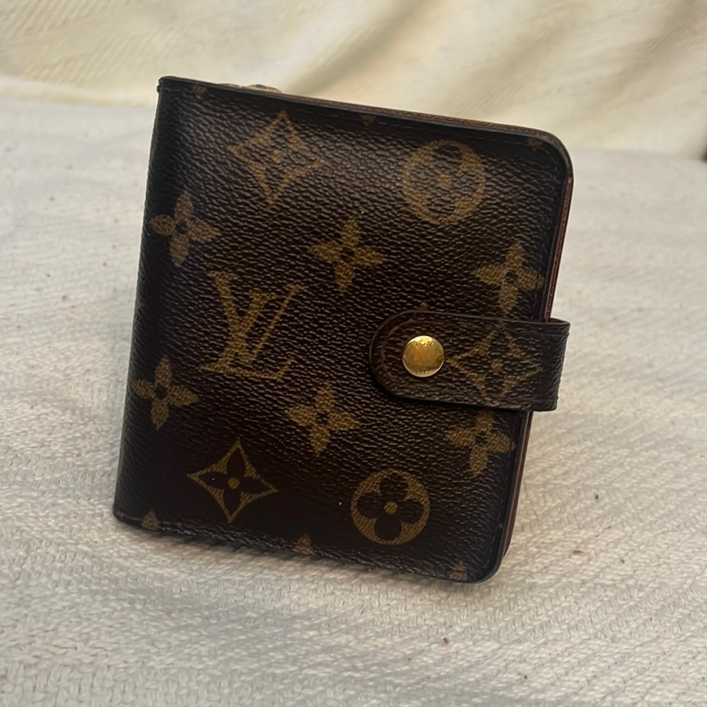 Louis Vuitton Bifold Wallet Monogram
Compact Zip